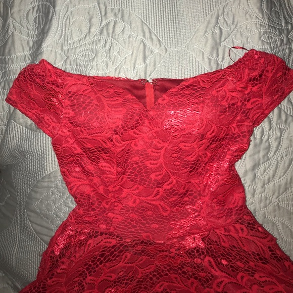 Red off the shoulder, sweetheart cocktail dress - Picture 2 of 3